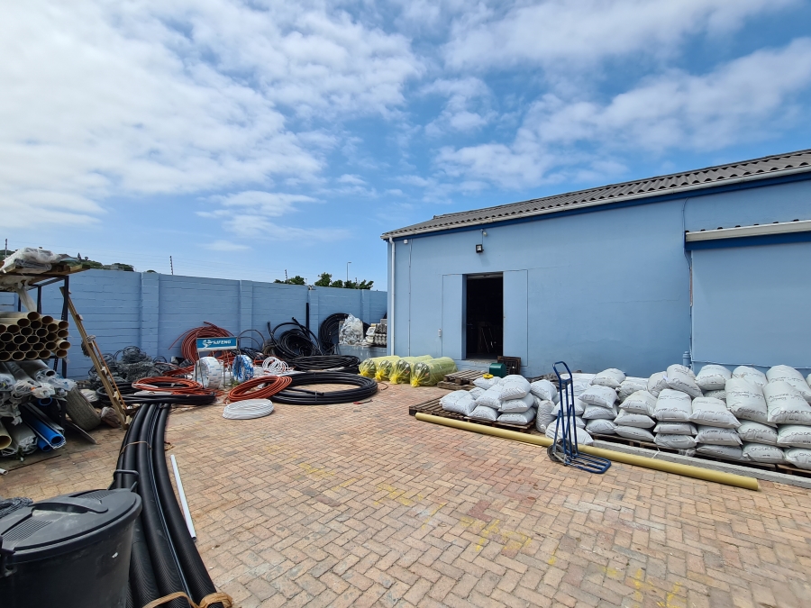 To Let commercial Property for Rent in East Bank Eastern Cape